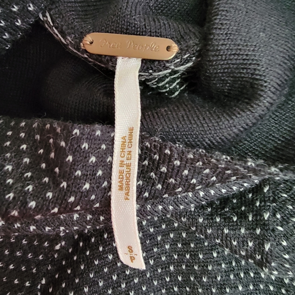 Free People Sweater - Picture 5 of 10